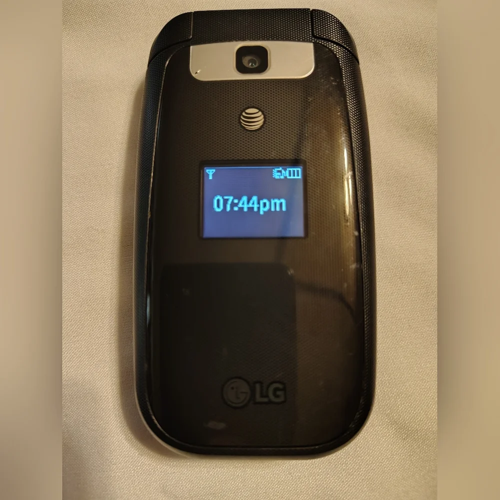 LG True B470 Black and Gray Cellular Flip Phone Like New Working Condition